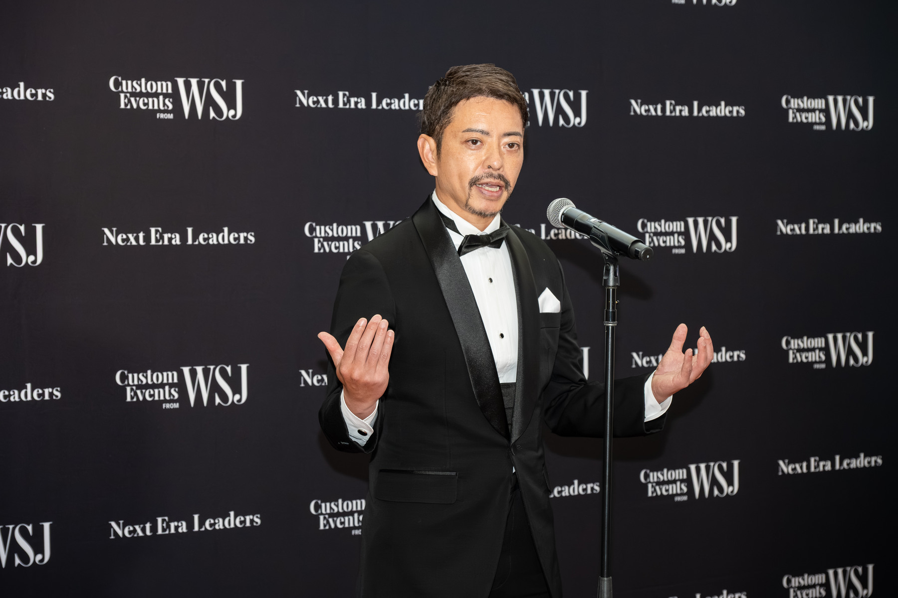 ニューヨークの授賞式でスピーチする代表取締役 藤田哲矢